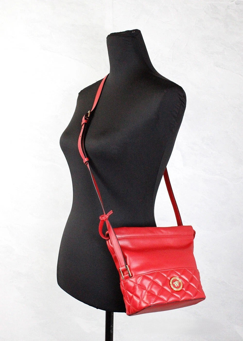 Versace Rote gesteppte Leder-Schultertasche mit Zugband und Beutel, Umhängetasche