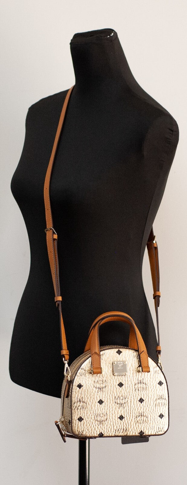 MCM Half Moon Mini Round Top Tragetasche Umhängetasche