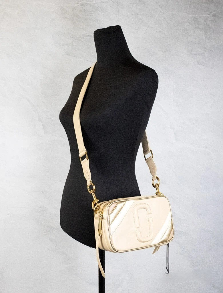 Marc Jacobs The Moto Shot 21 Umhängetasche aus genarbtem Leder
