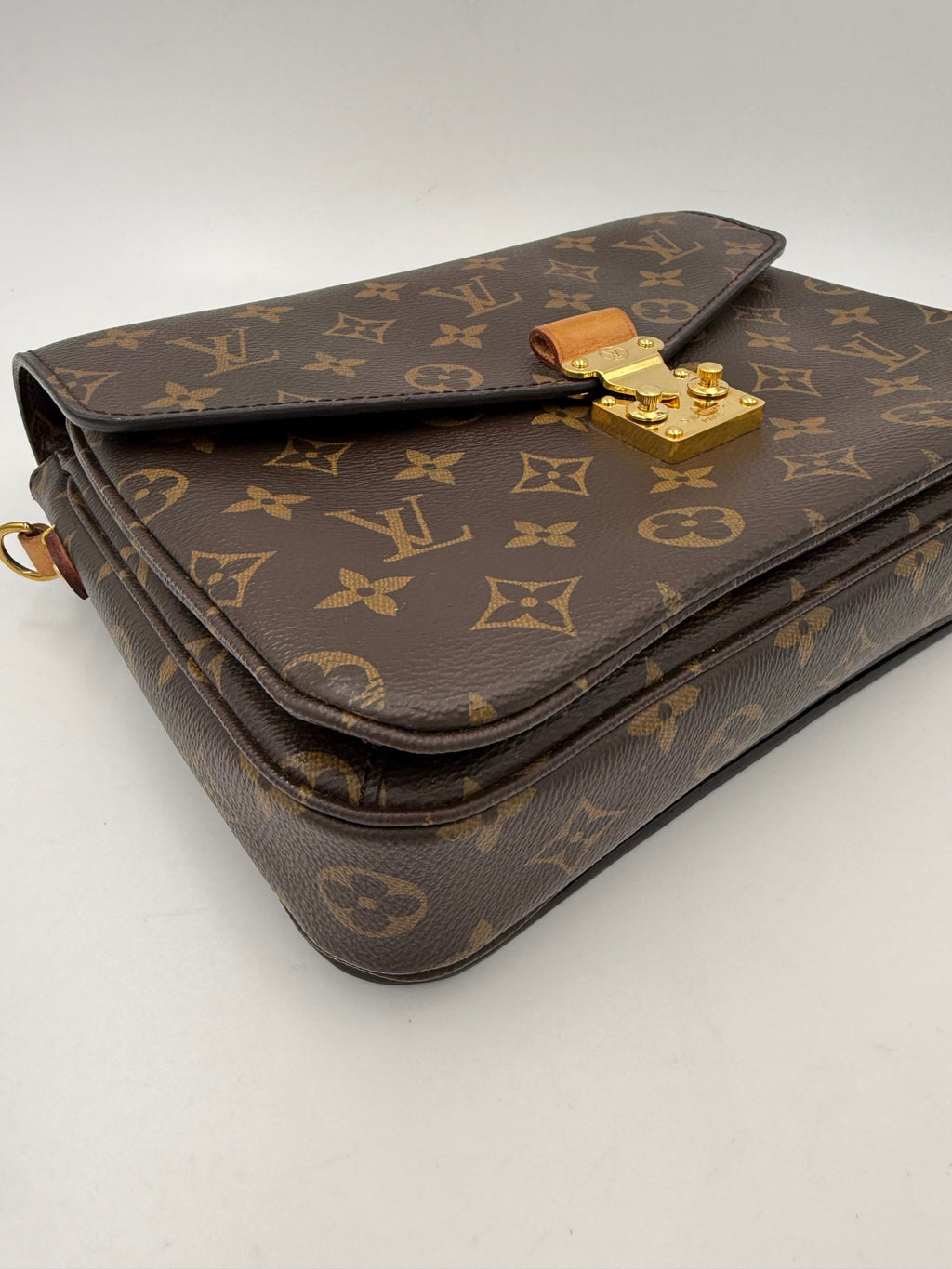 Louis Vuitton LOUIS VUITTON METIS Monogram Handbag