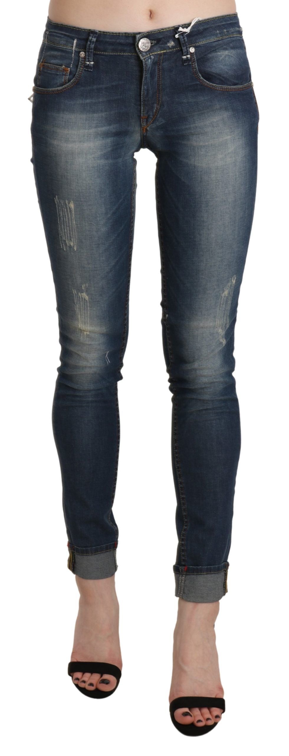 Acht Blaue, gewaschene, tief sitzende, abgeschnittene Denim-Hose