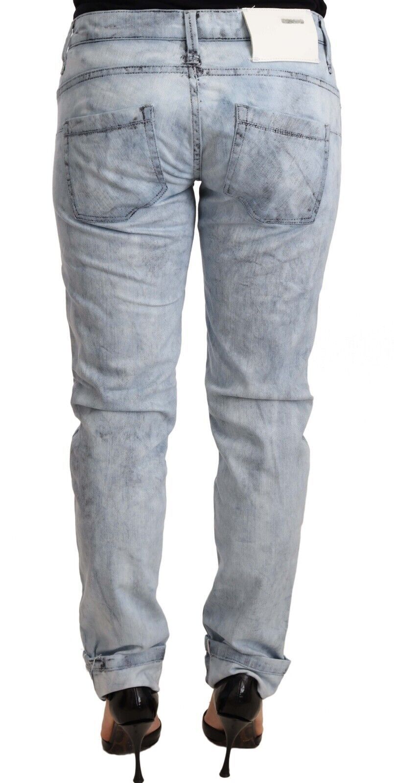Acht Hellblaue Denim-Hose aus gewaschener Baumwolle mit gefaltetem Saum