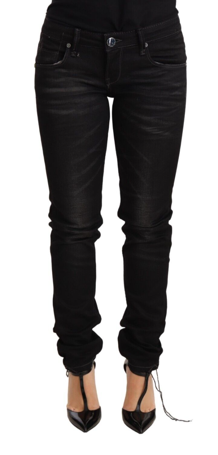 Acht Schwarze Slim Fit Denim-Hosenjeans aus gewaschener Baumwolle mit niedriger Taille
