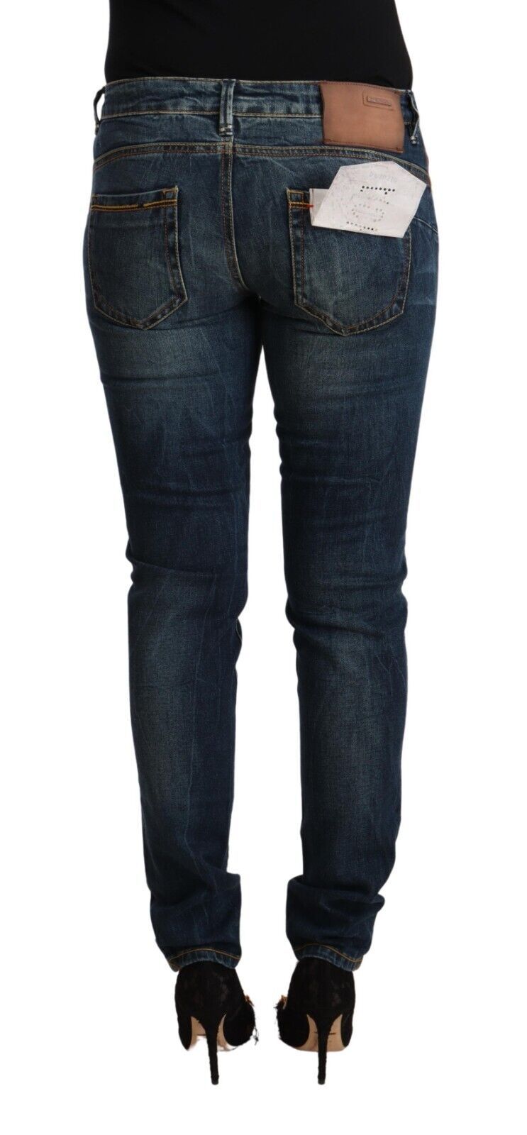 Acht Blaue gewaschene Baumwolljeans mit niedriger Taille und schmaler Passform
