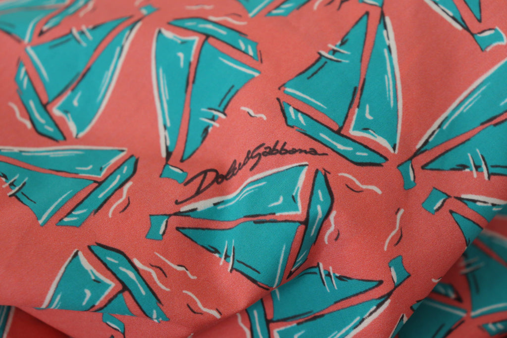 Dolce & Gabbana Rosa T-Shirt aus Baumwolle mit Segelboot-Druck