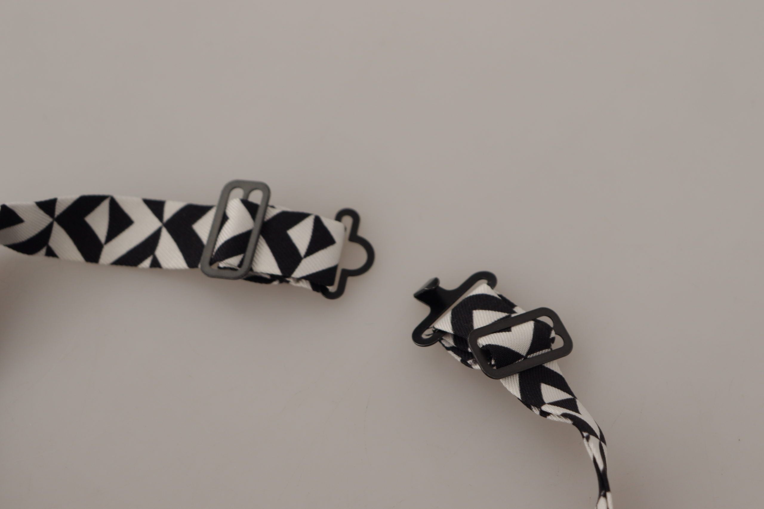 Dolce & Gabbana Schwarz-Weiß Geometrische Krawatte aus 100% Seide Verstellbares Accessoire