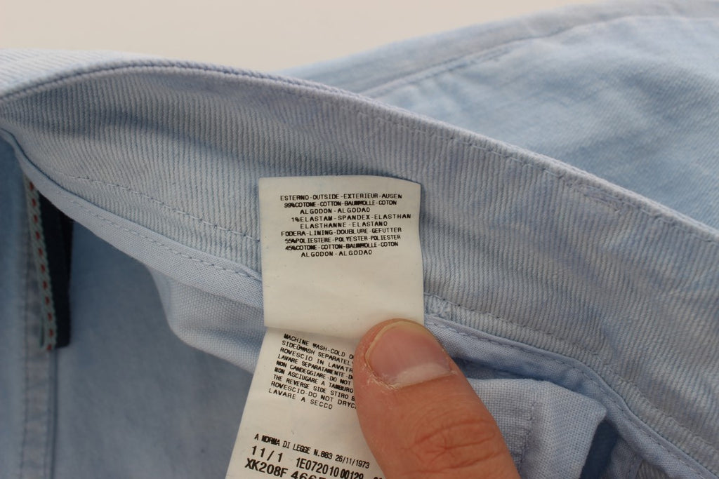 Acht Blaue Baumwoll-Stretch-Jeans mit niedriger Taille