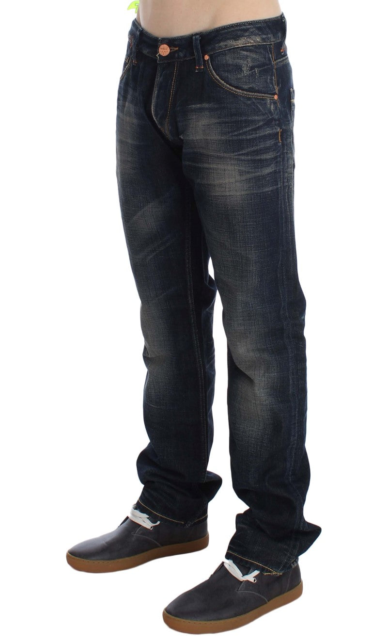 Acht Blaue Waschung Straight Fit Jeans mit niedriger Taille