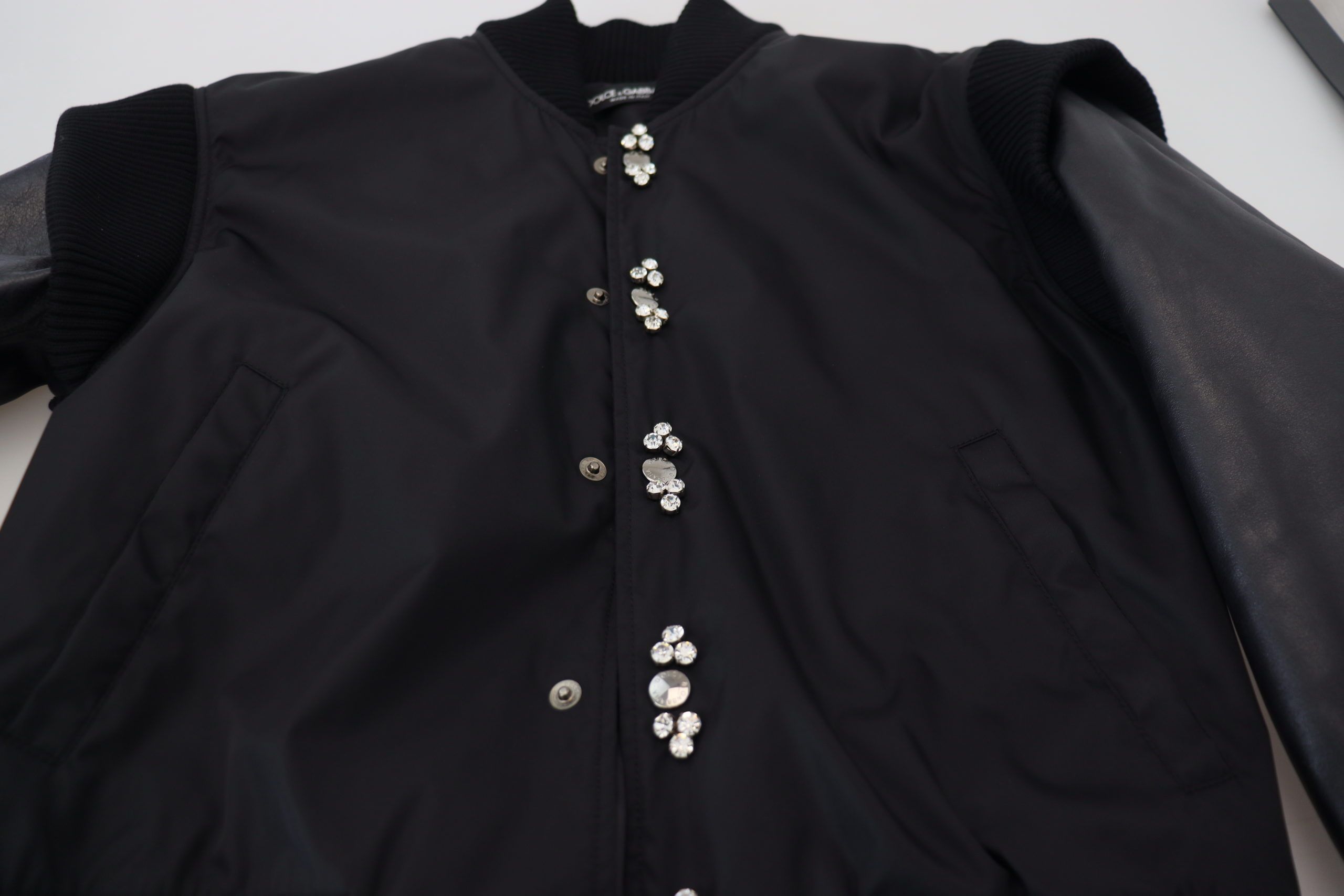 Dolce & Gabbana Schwarze Nylonjacke mit Kristallknöpfen