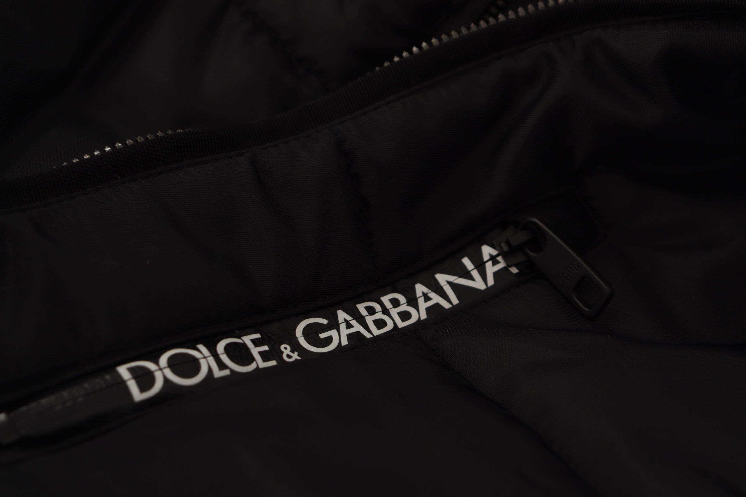 Dolce & Gabbana Schwarzer Kapuzenparka aus Nylon Winterjacke