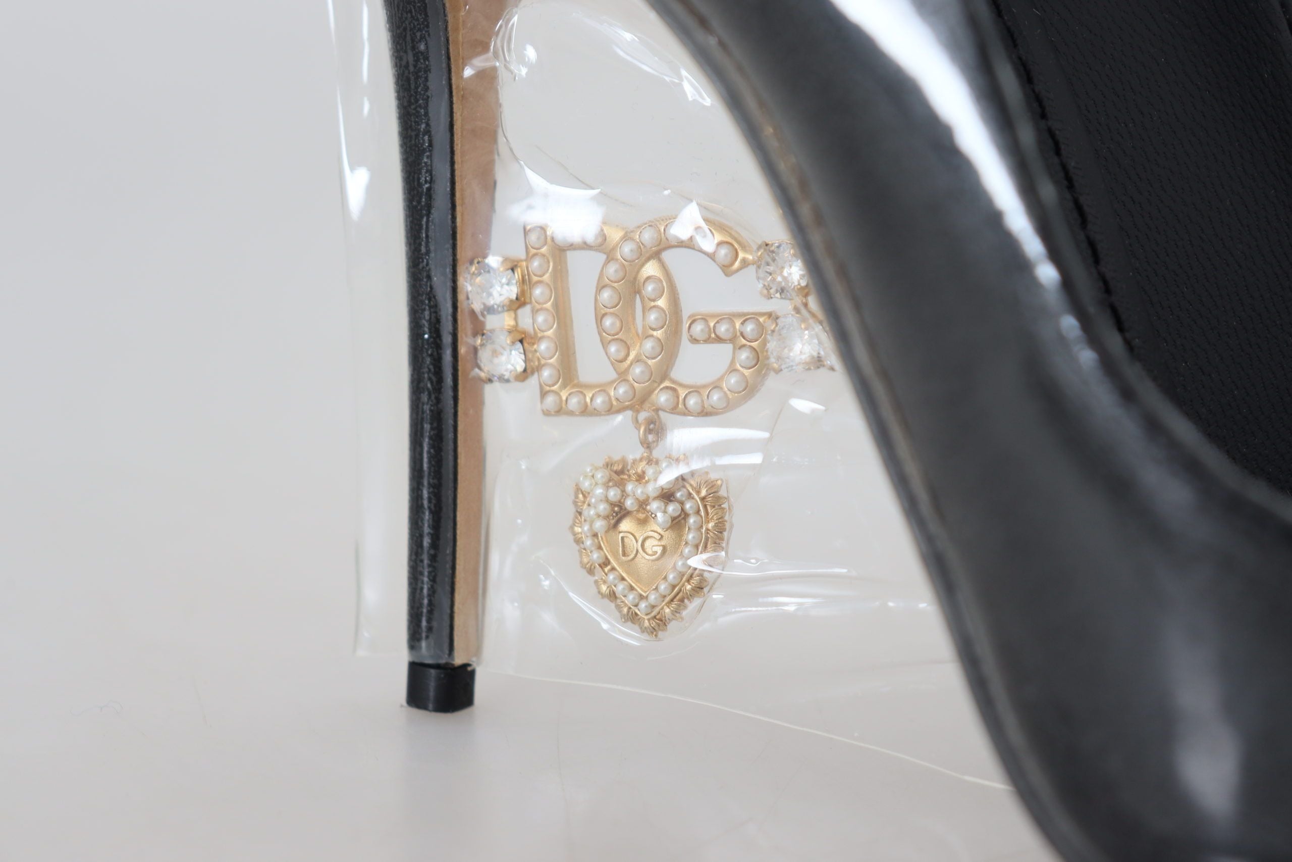 Dolce & Gabbana Schwarze Lederpumps Schuhe in Plastikfolie