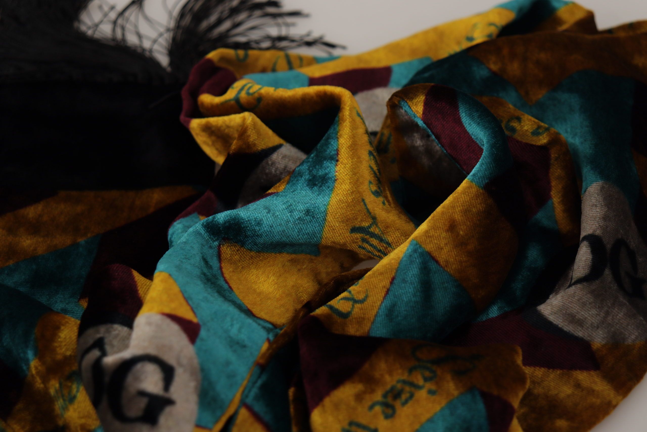 Dolce & Gabbana Multicolor DG Logo Print Schal Wrap Fransenschal