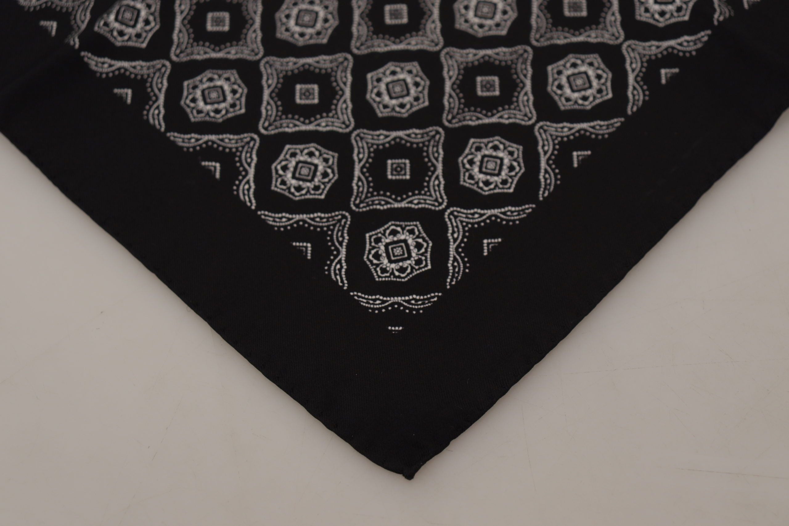 Dolce & Gabbana Schwarzes geometrisch gemustertes quadratisches Taschentuch