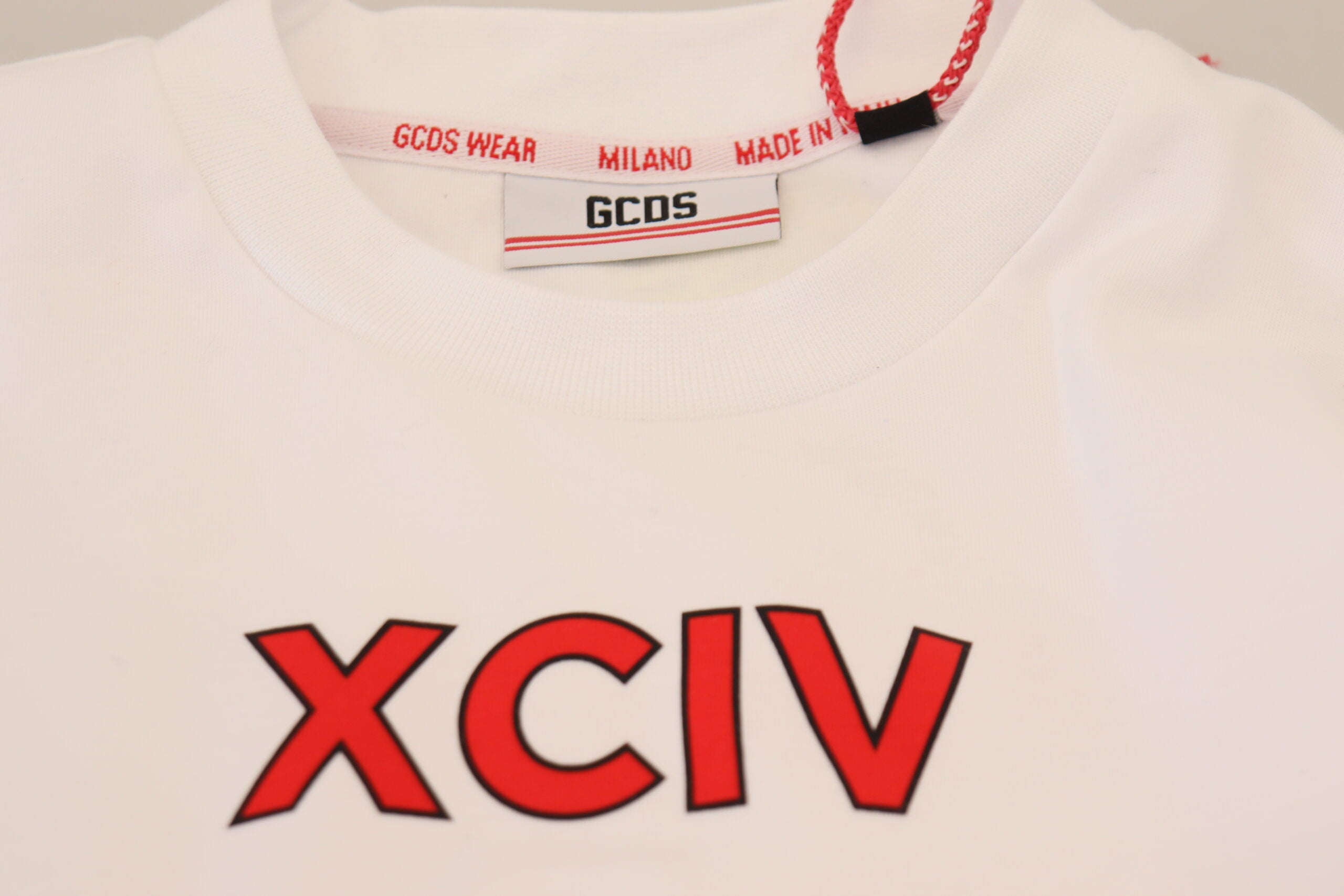 GCDS Weißes T-Shirt mit Logodruck und kurzen Ärmeln aus Baumwolle