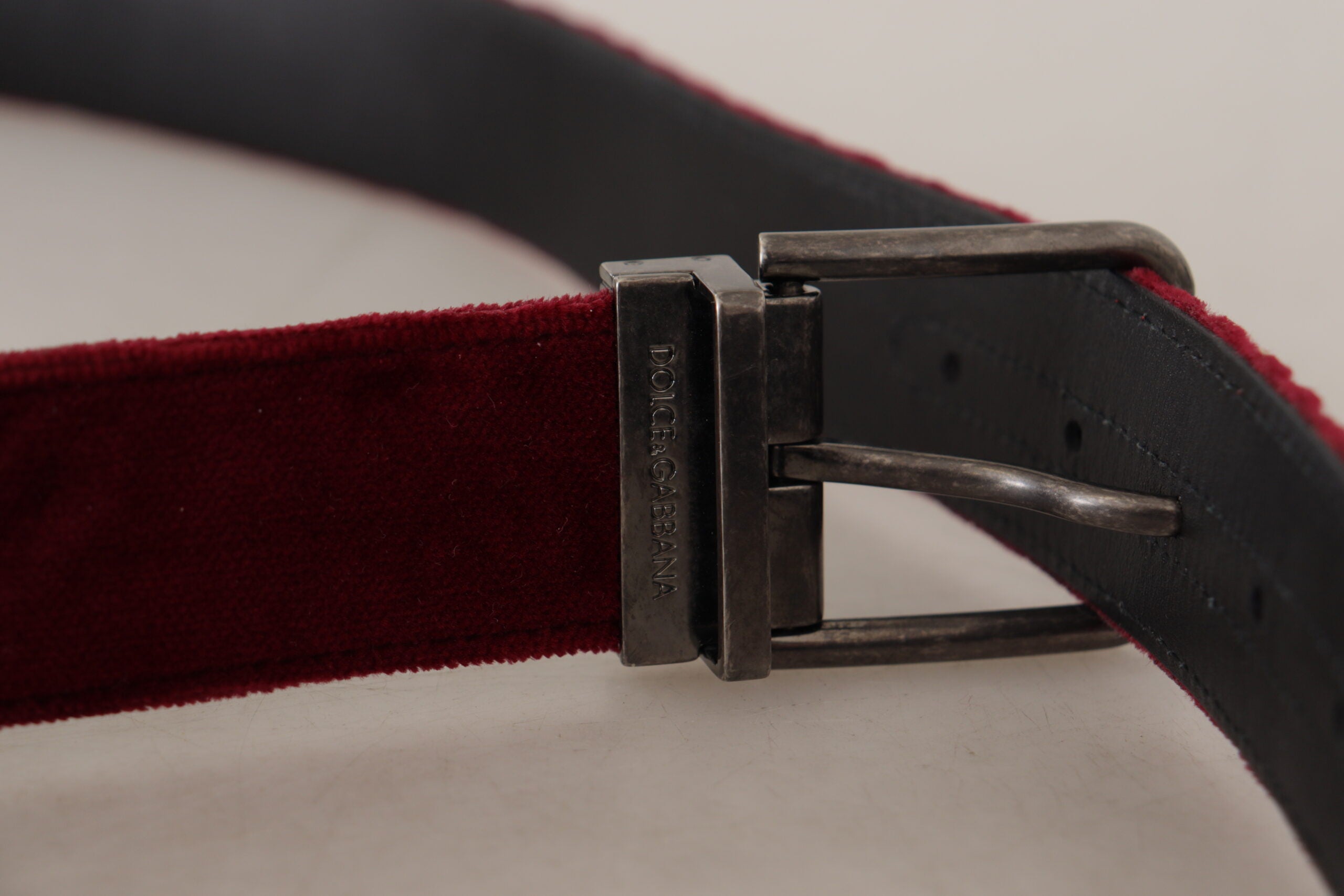 Dolce & Gabbana Kastanienbrauner Samtledergürtel mit breiter Vintage-Metallschnalle