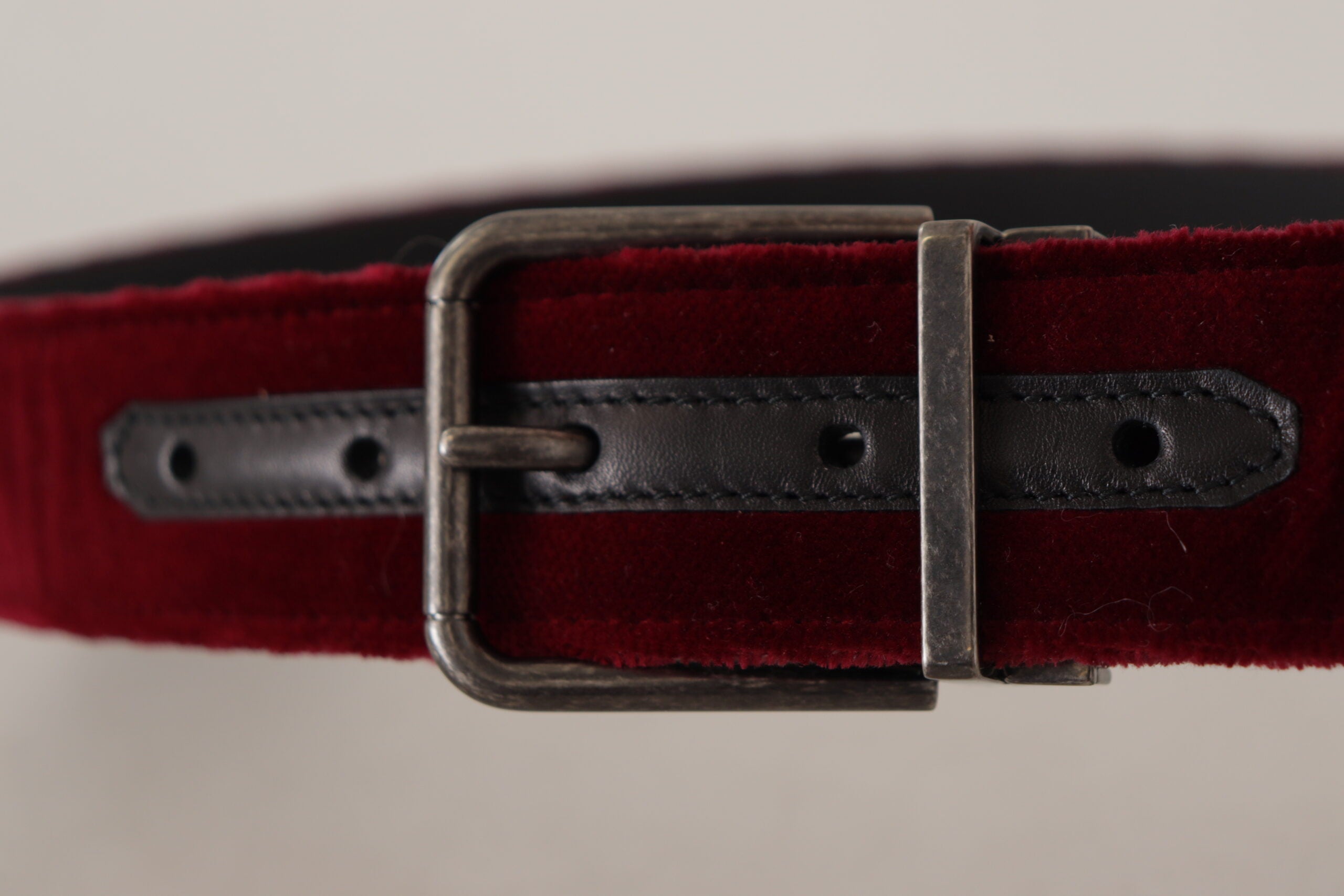 Dolce & Gabbana Kastanienbrauner Samtledergürtel mit breiter Vintage-Metallschnalle