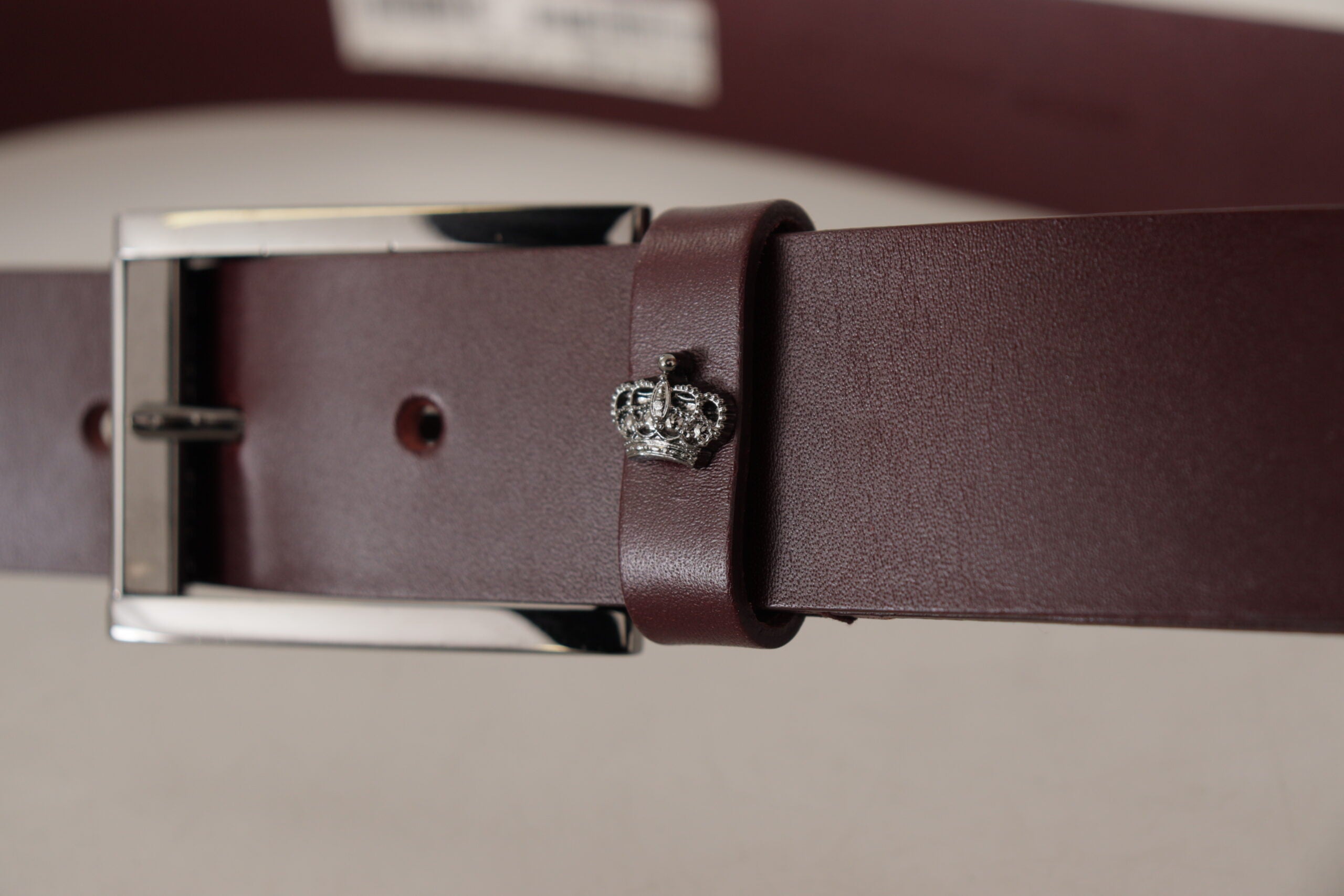 Dolce & Gabbana Brauner Ledergürtel mit silberner Metallkronenschnalle