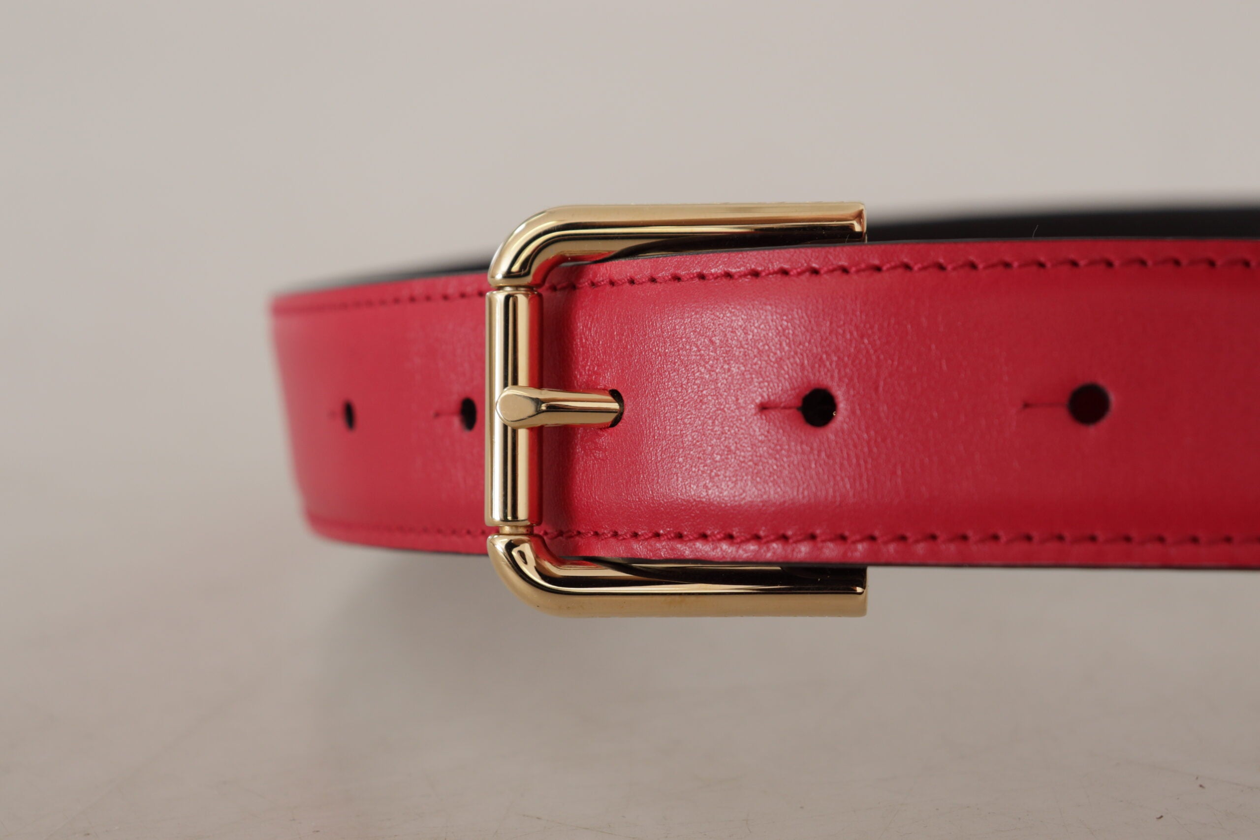 Dolce & Gabbana Roter Kalbsledergürtel mit goldfarbener Logo-Metallschnalle