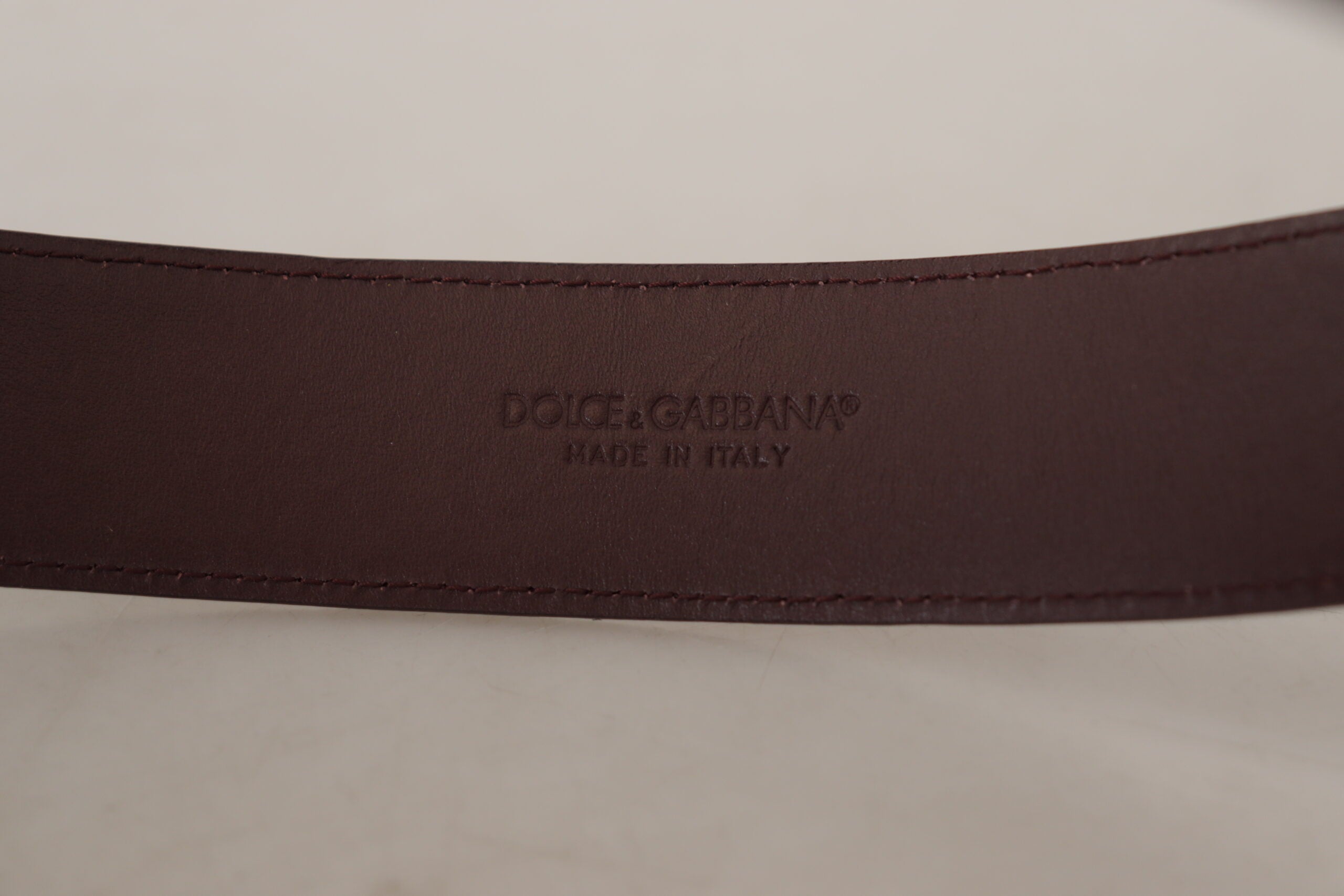 Dolce & Gabbana Kastanienbrauner Kalbsledergürtel mit Logo-Gravur und Schnalle