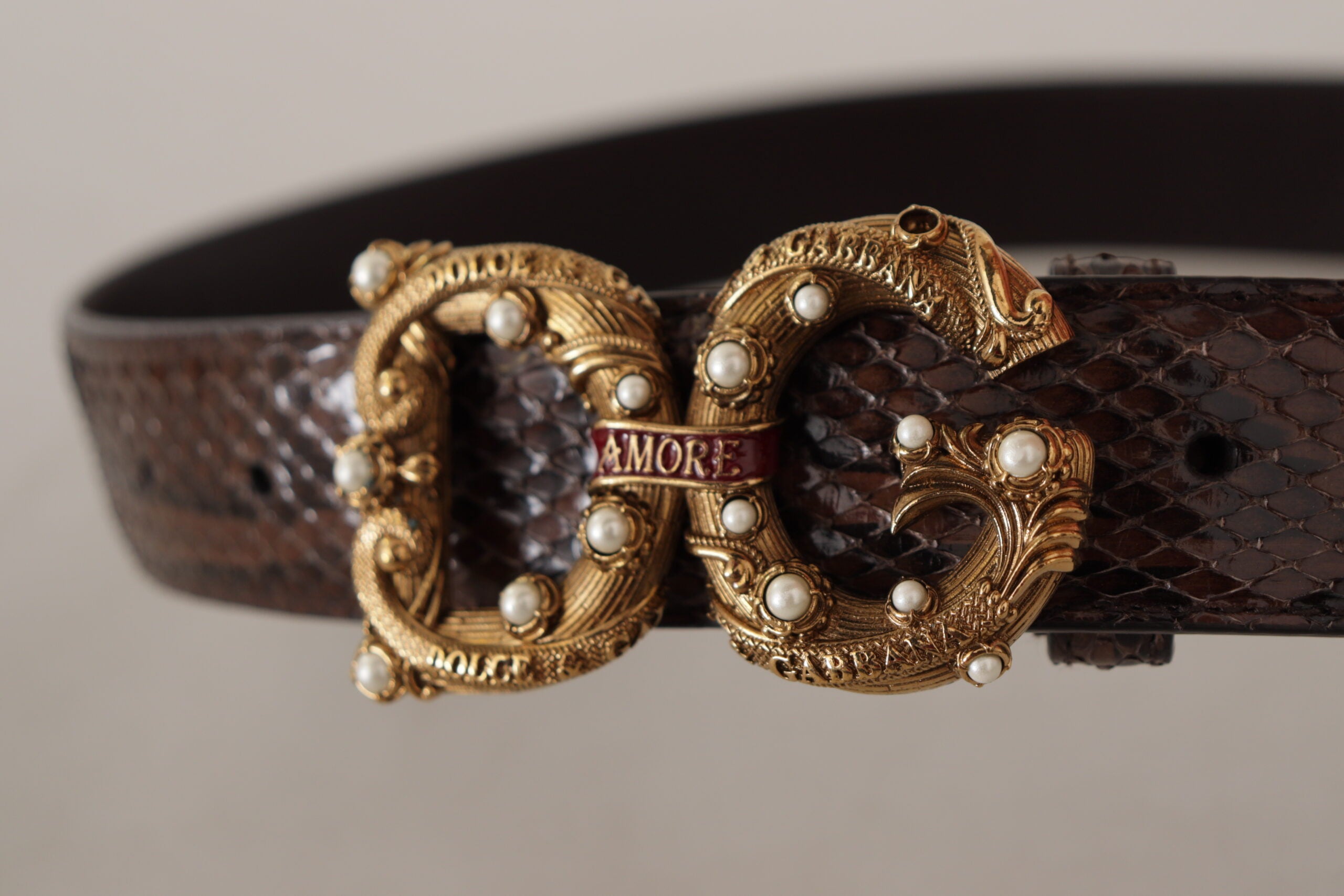 Dolce & Gabbana Brauner Amore Tierdruck Exotisches Leder Logo Schnalle Gürtel