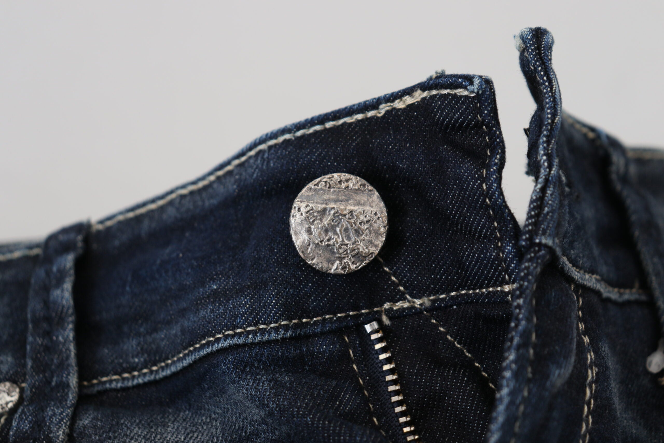 Acht Blau gewaschene Baumwolle Slim Fit Damen Denim Jeans