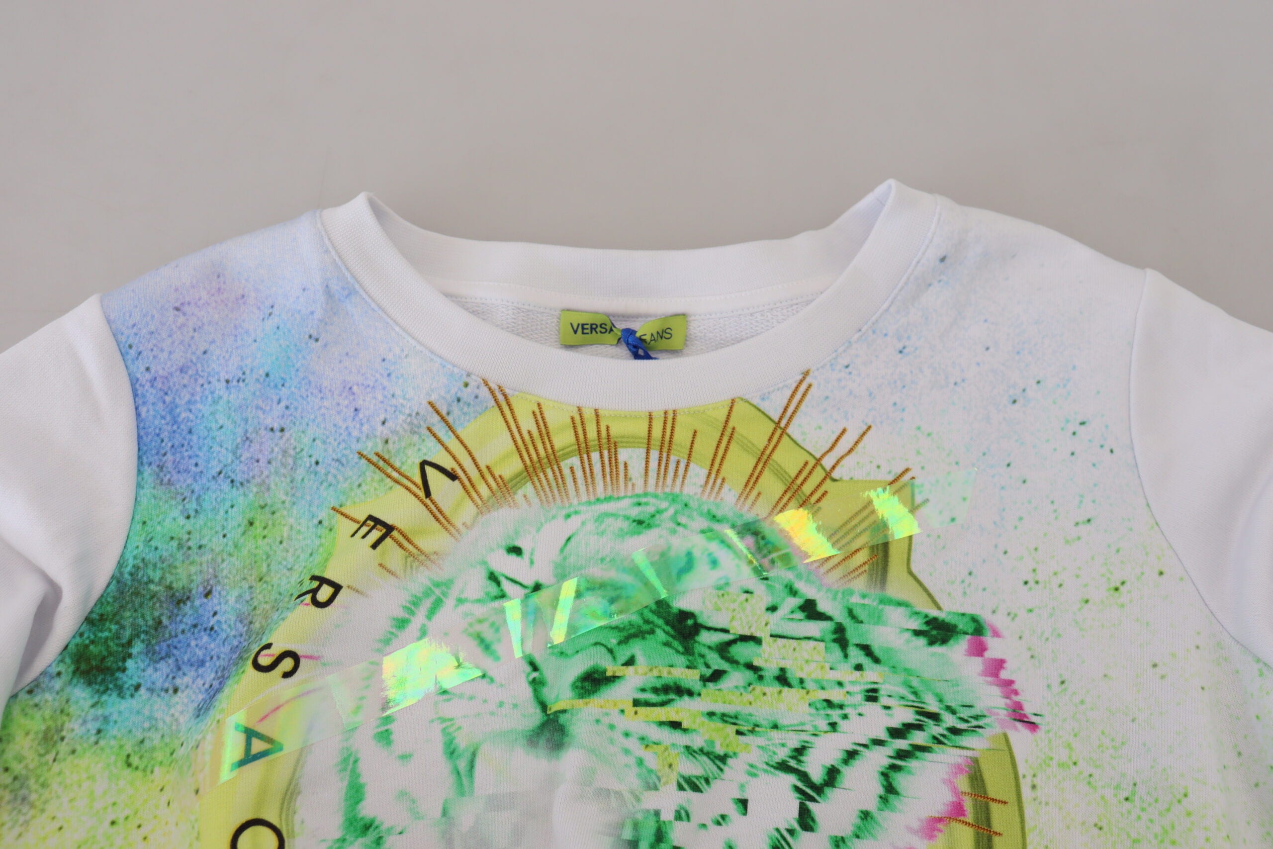 Versace Jeans Weißer Pullover mit Grafikdruck und langen Ärmeln