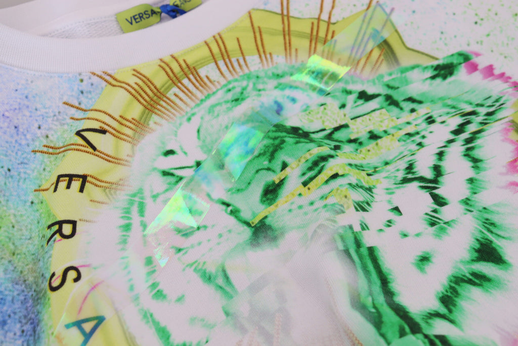 Versace Jeans Weißer Pullover mit Grafikdruck und langen Ärmeln