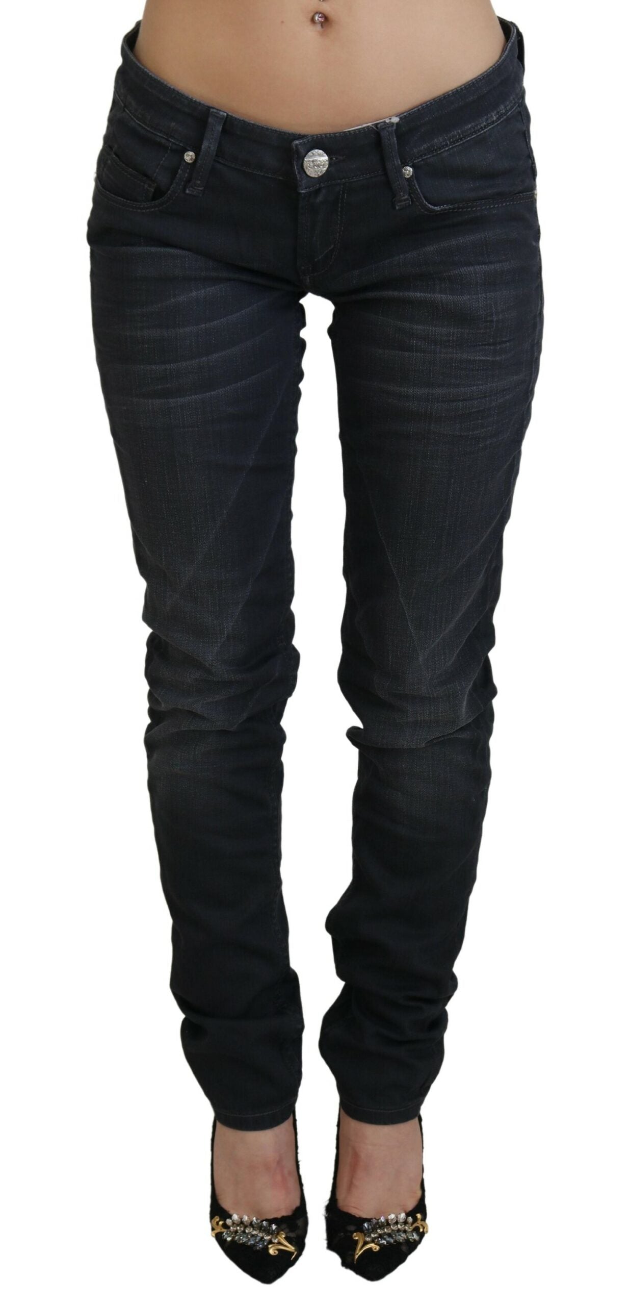 Acht Schwarze gewaschene Jeans mit niedriger Taille und schmaler Passform aus Baumwoll-Denim