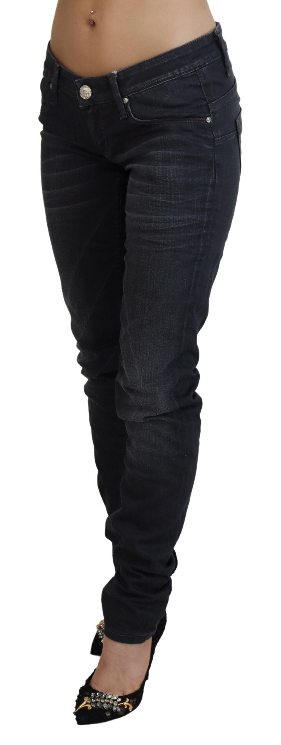 Acht Schwarze gewaschene Jeans mit niedriger Taille und schmaler Passform aus Baumwoll-Denim
