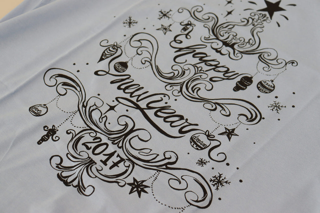 Dolce & Gabbana Hellblau Frohes Neues Jahr 2017 T-Shirt aus Baumwolle