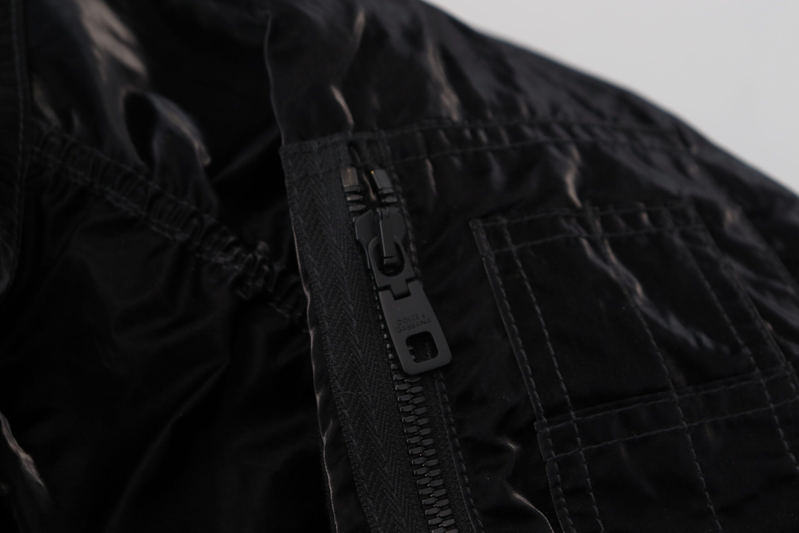 Dolce & Gabbana Schwarze Nylon Bomberjacke mit Kapuze und Reißverschluss