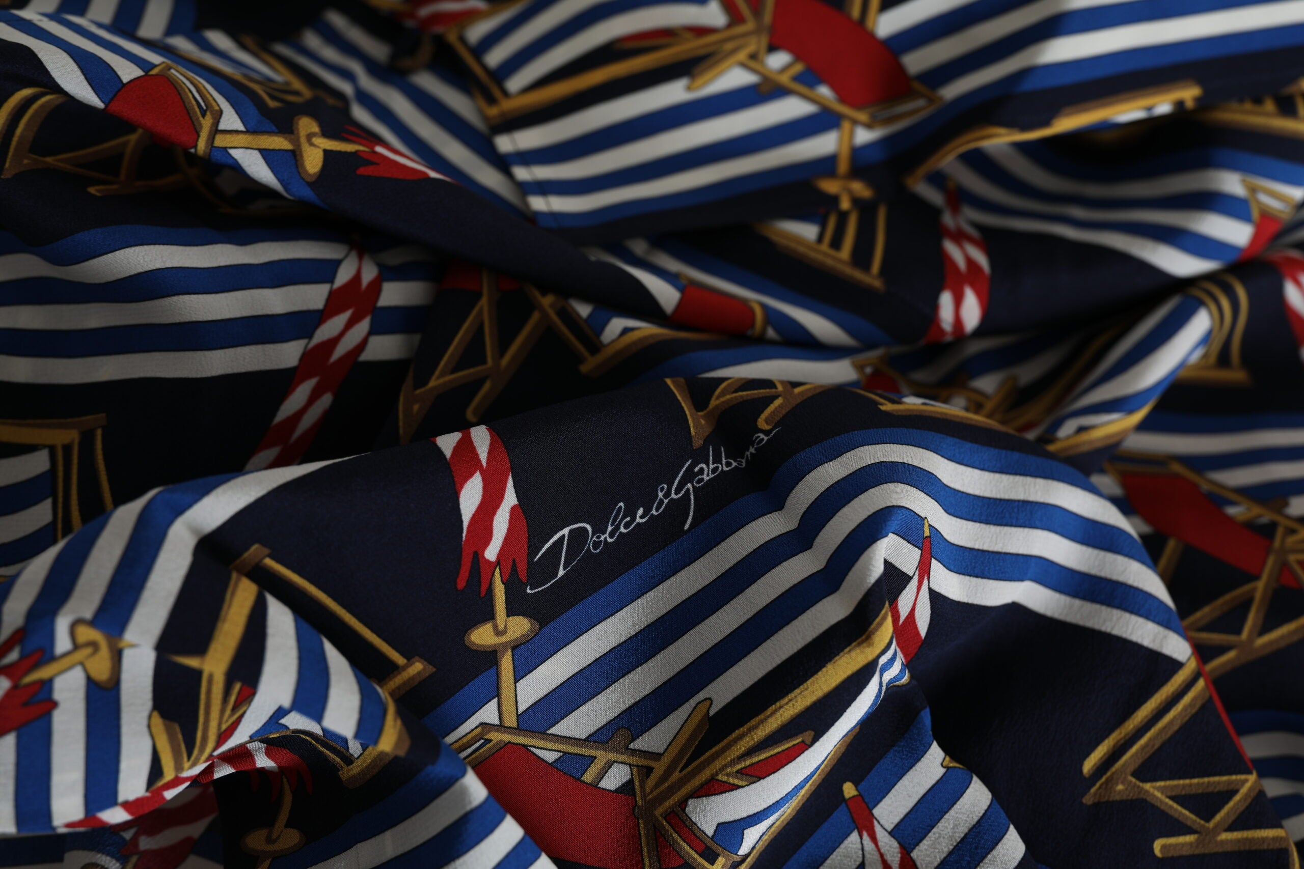 Dolce & Gabbana Multicolor Strandkorb Shirt mit kurzen Ärmeln