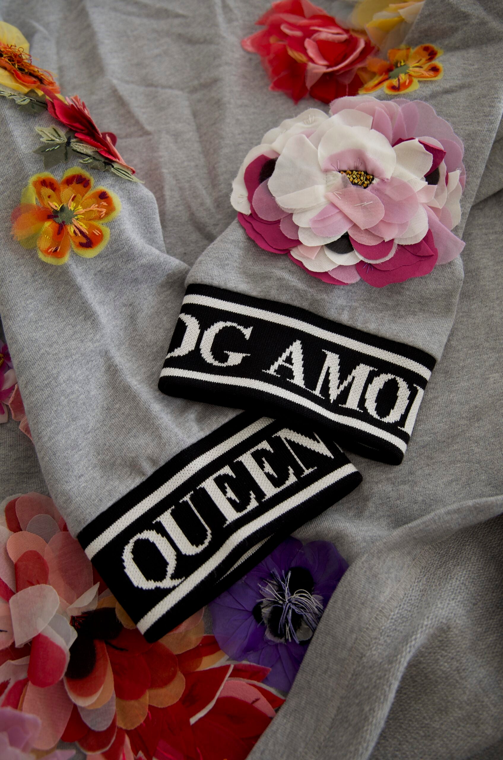 Dolce & Gabbana Grauer DG Amore Queen Floral Pullover