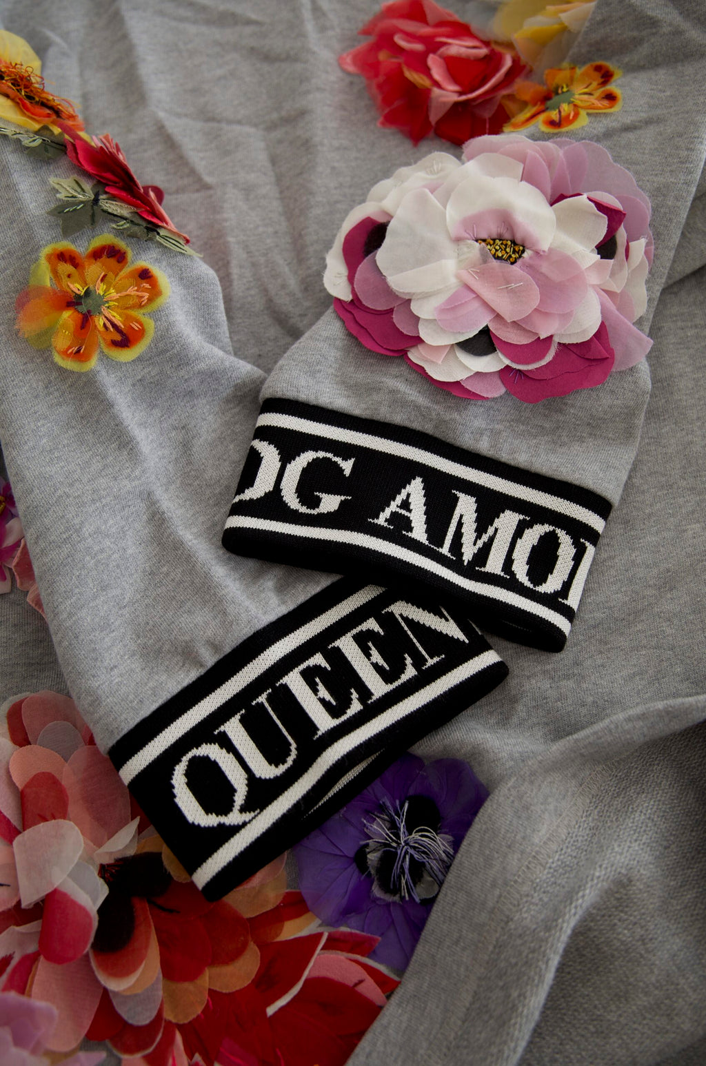 Dolce & Gabbana Grauer DG Amore Queen Pullover mit Blumenmuster