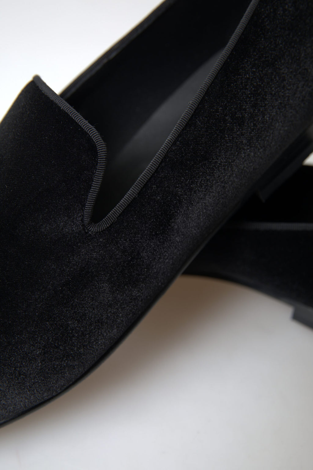 Dolce & Gabbana Schwarze Samt-Slipper Elegante Schuhe