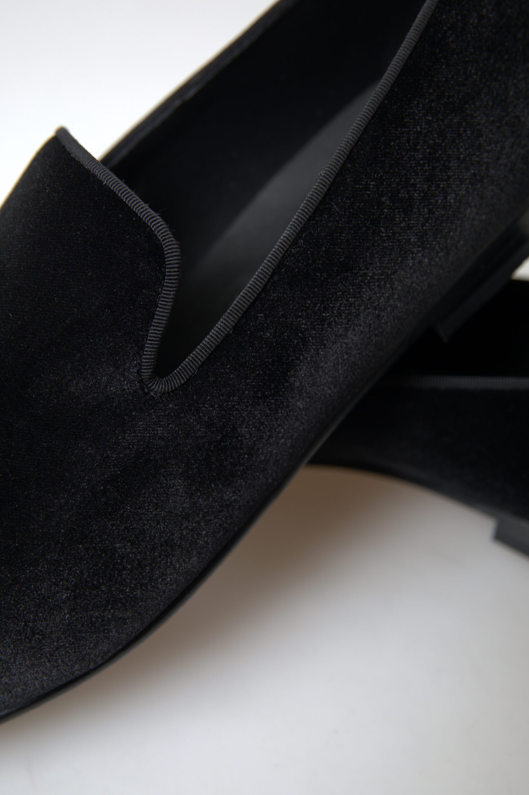 Dolce & Gabbana Schwarze Samt-Slipper Elegante Schuhe
