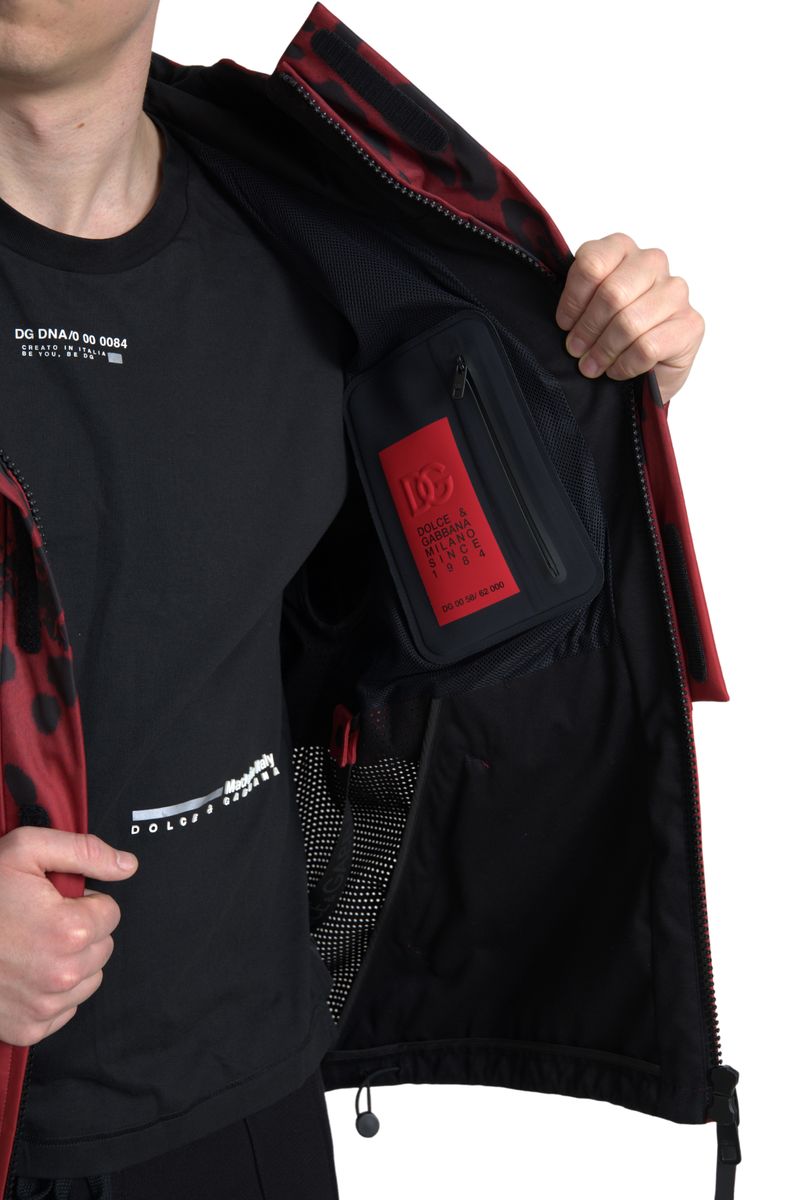 Dolce & Gabbana Roter Leopard Regenmantel mit Kapuze Jacke