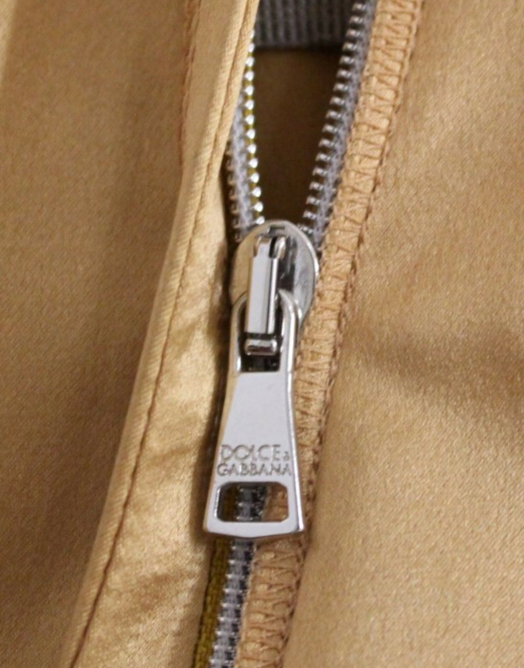 Dolce & Gabbana Bronzefarbenes Seiden-Etuikleid