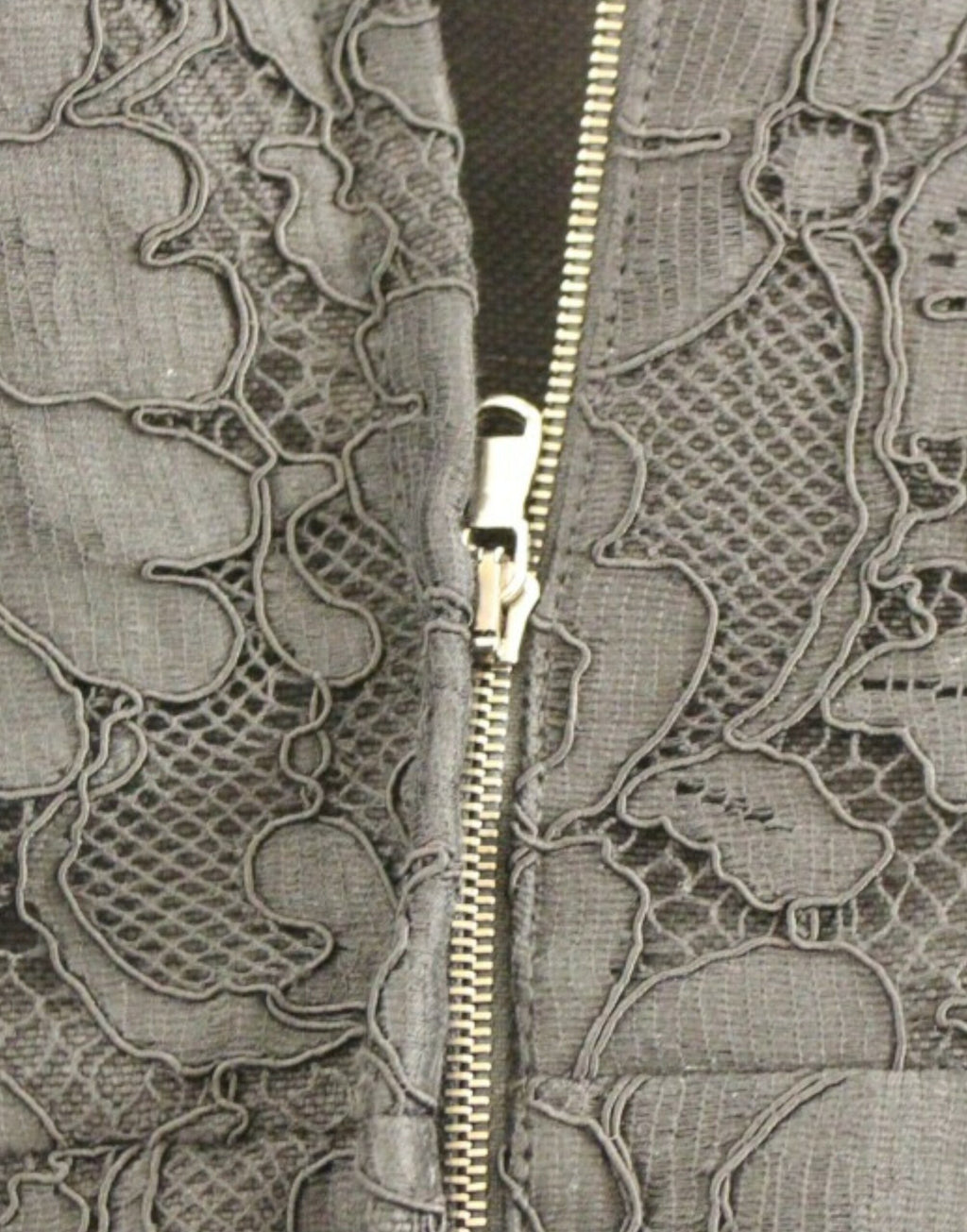 Dolce & Gabbana Schwarzes Laufstegkleid aus geblümter Spitze von Sicily