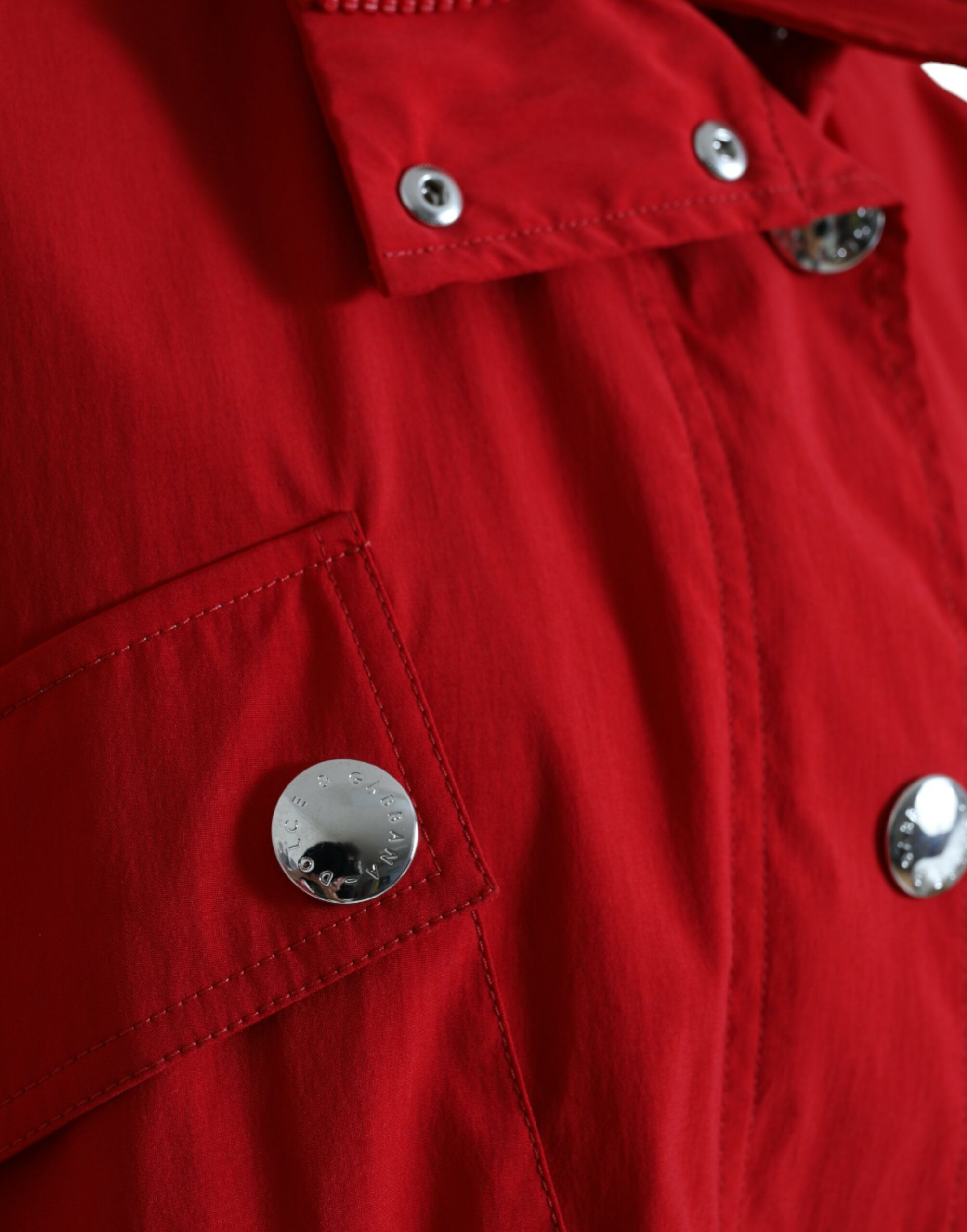 Dolce & Gabbana Roter Polyester Regenmantel mit Kapuze und Knopfleiste