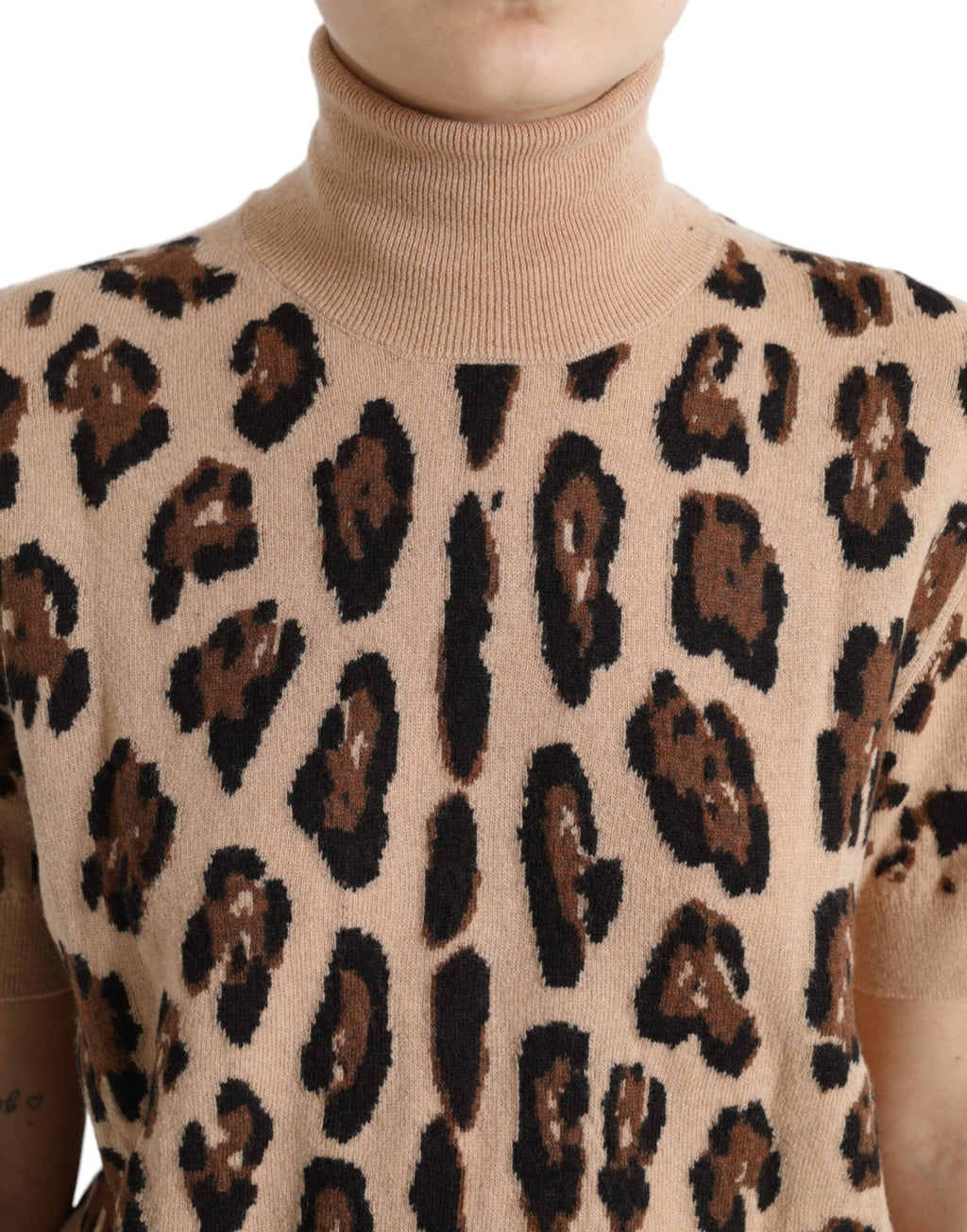 Dolce & Gabbana Beigefarbenes Rollkragenpullover aus Wolle mit Leopardenmuster