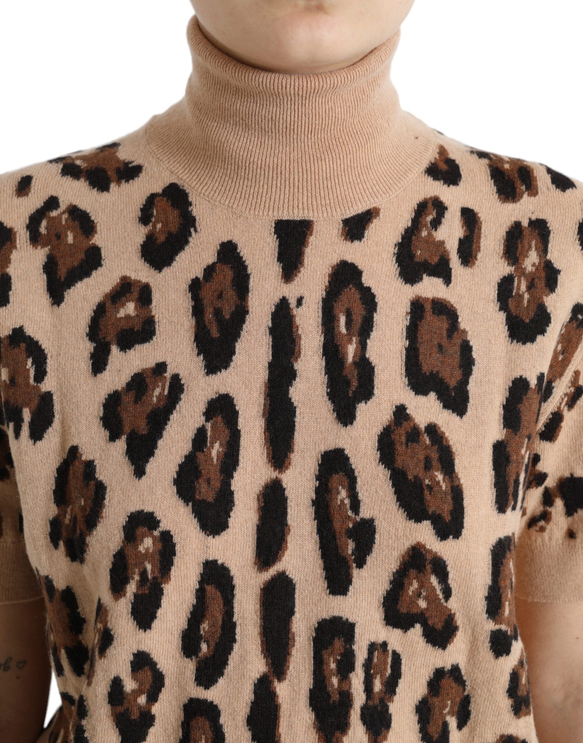 Dolce & Gabbana Beigefarbenes Rollkragenpullover aus Wolle mit Leopardenmuster
