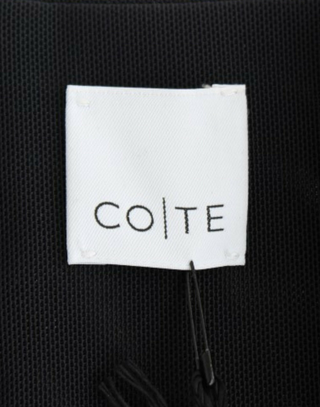 CO|TE Schwarzes kurzärmeliges Venuskleid