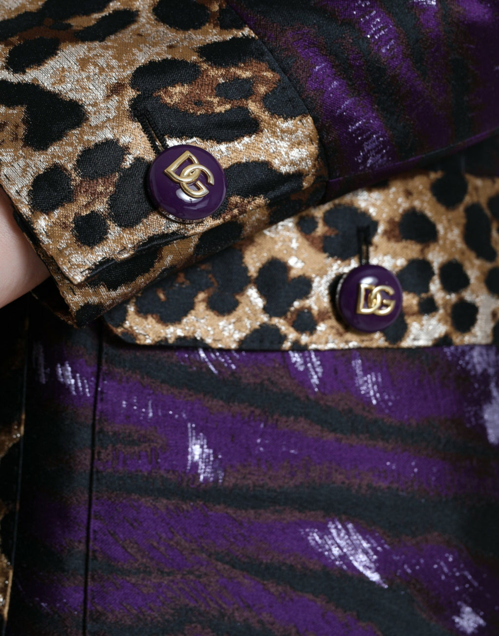 Dolce & Gabbana Lila Lamé-Jacquard-Mantel mit Tiger-Print Jacke