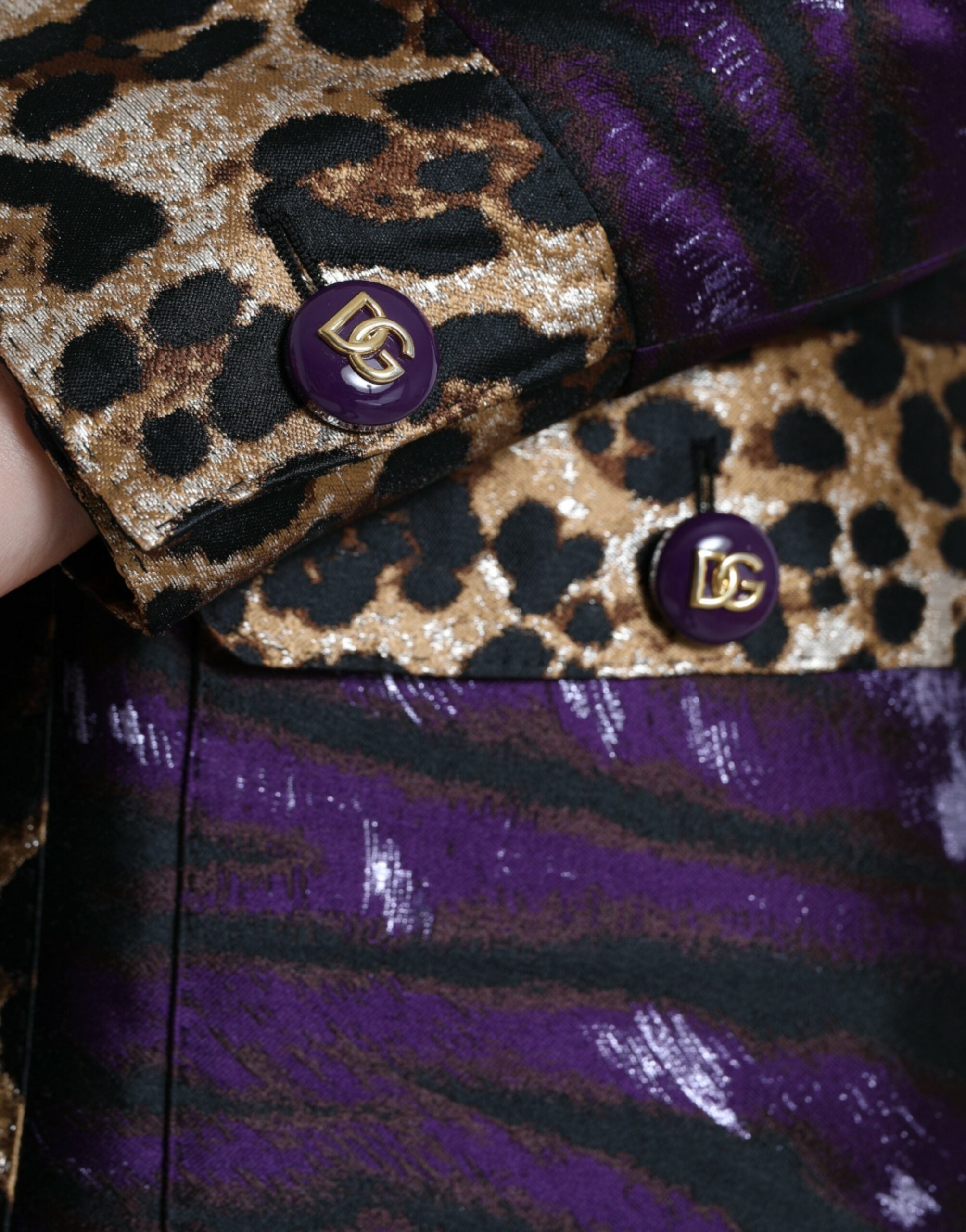 Dolce & Gabbana Lila Lamé-Jacquard-Mantel mit Tiger-Print Jacke