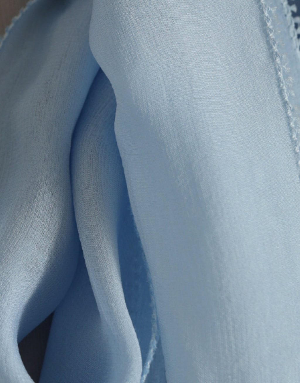 Dolce & Gabbana Blaues langärmeliges Blusentop mit Ascot-Kragen