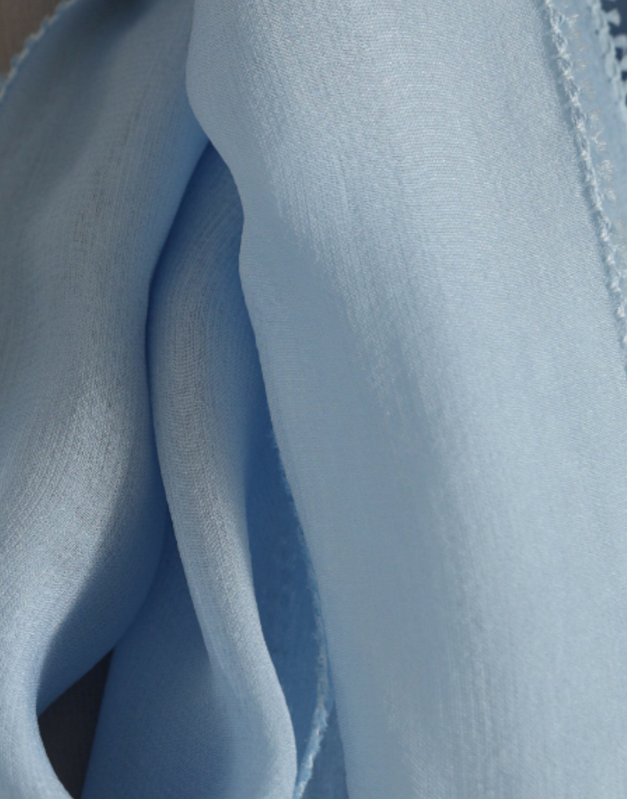 Dolce & Gabbana Blaues langärmeliges Blusentop mit Ascot-Kragen