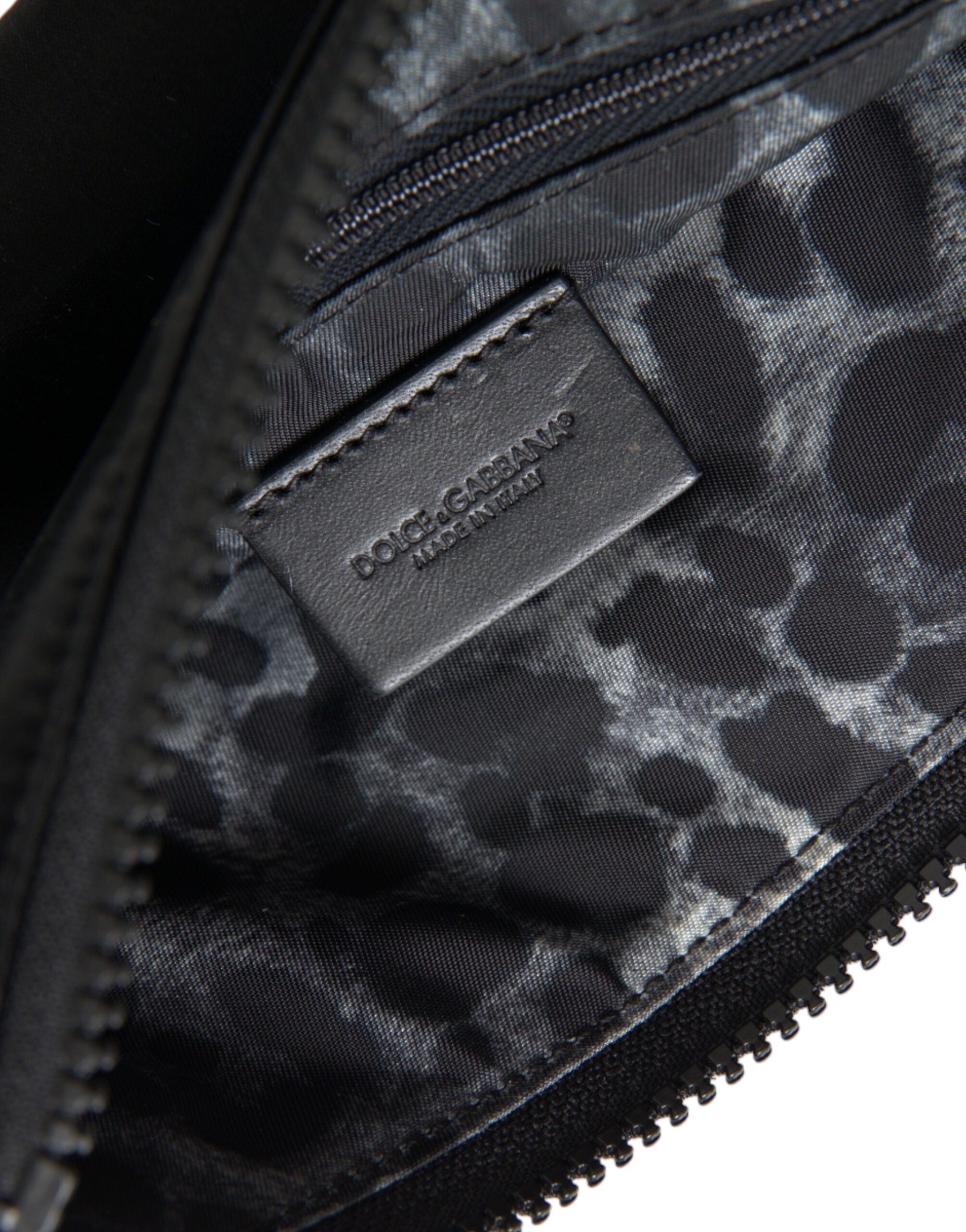 Dolce & Gabbana Schwarzes Nylon Logo Plaque Schlüsselanhänger Tasche Clutch