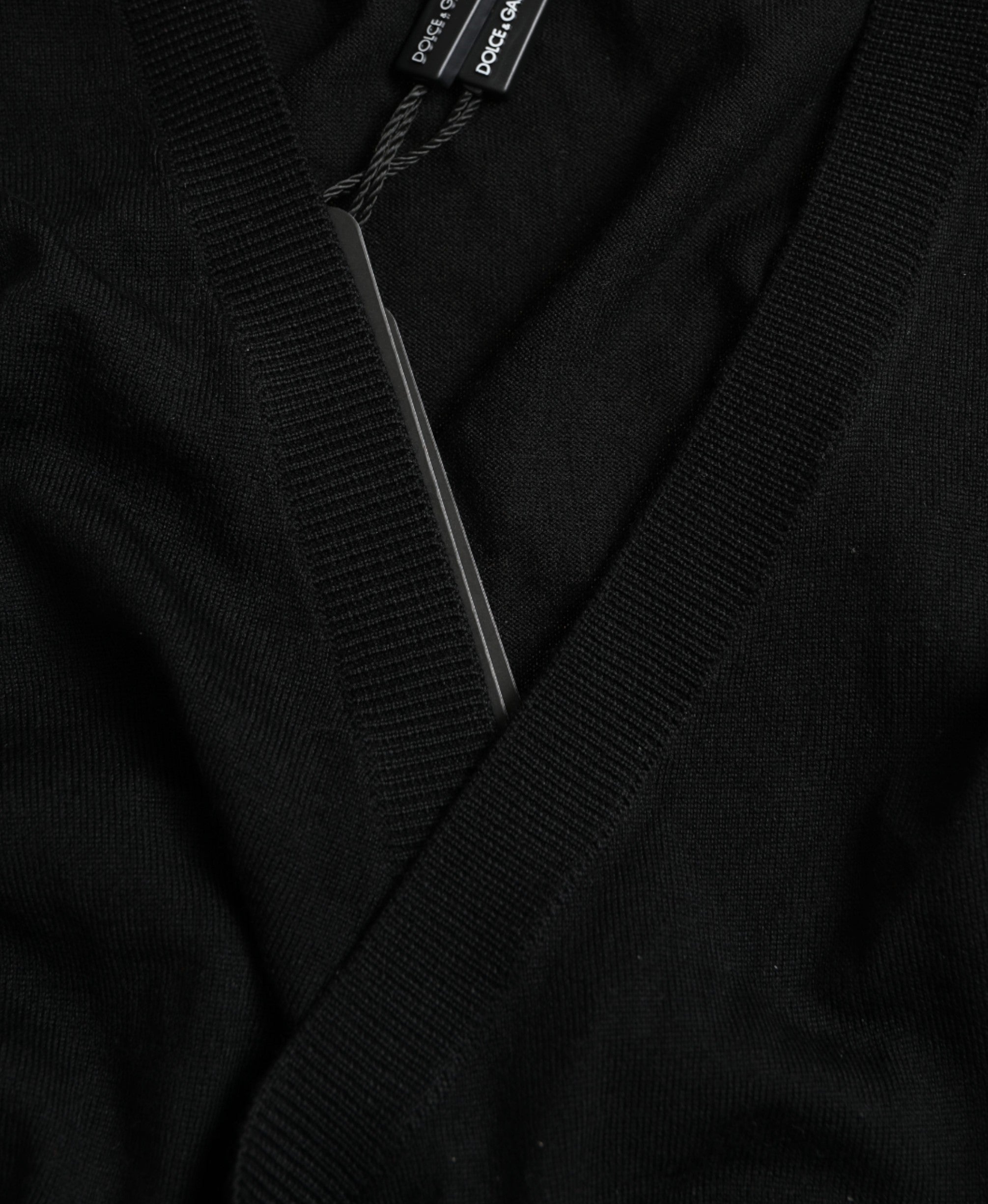 Dolce & Gabbana Schwarzer Wollpullover mit V-Ausschnitt und gekreuztem Kragen