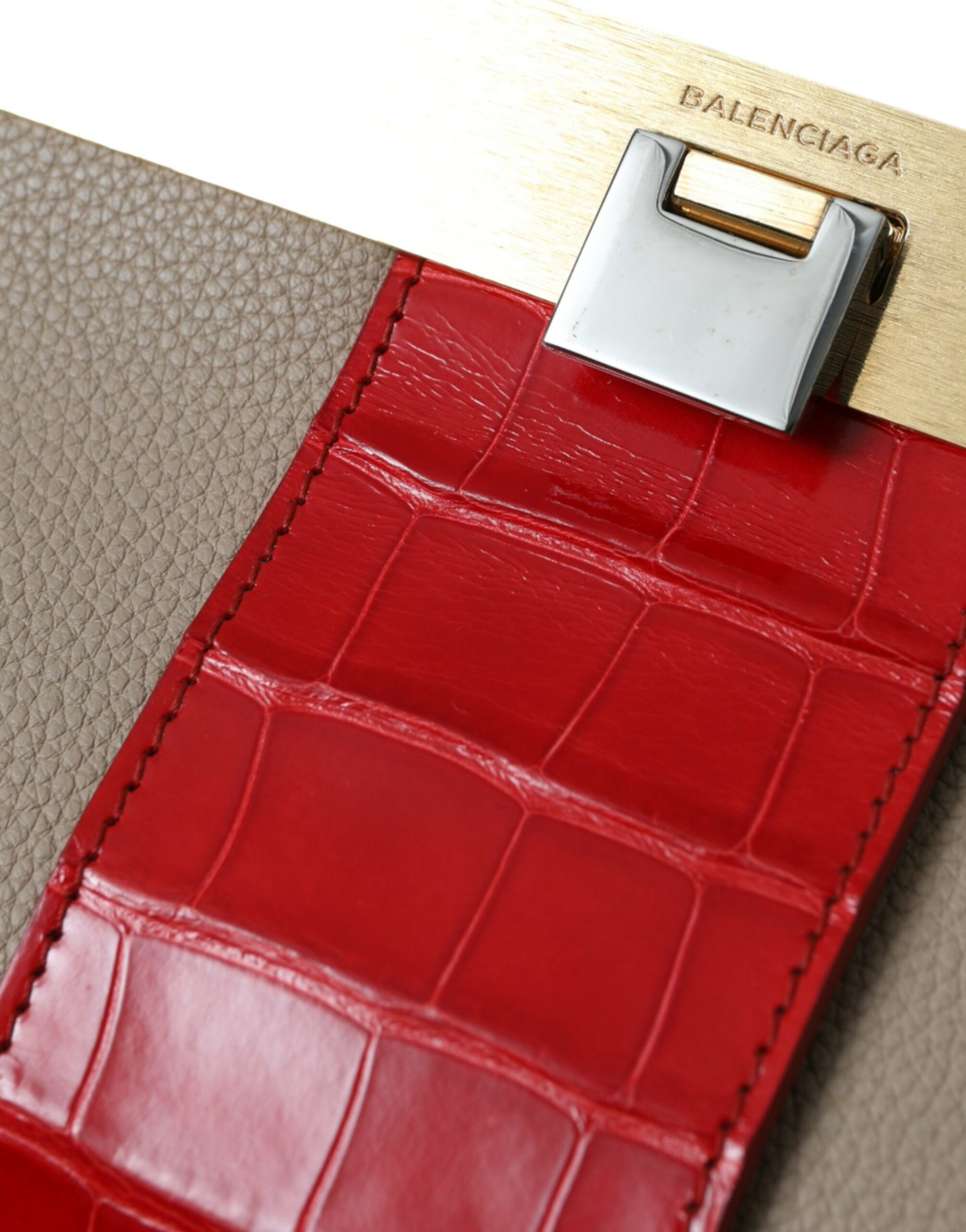 Balenciaga Beige Rot Zweifarbige Tasche aus exotischem Leder